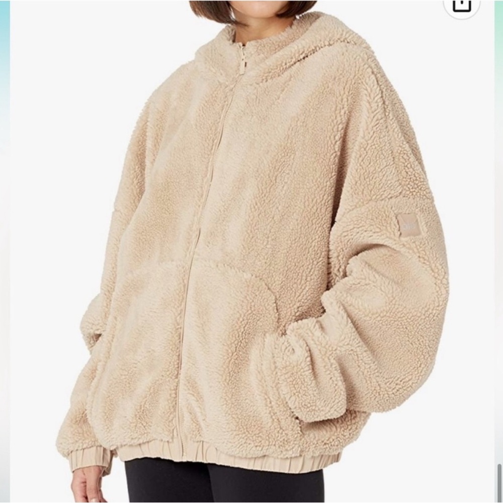 Alo Yoga Reversible Sherpa Jacket Oversized - Cream and White